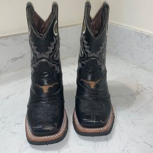 Kids leather boots with longhorn detail. Black. Size US 8 kids.
